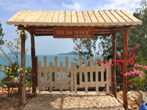 Bãi Sỏi Beach là khu nghỉ dưỡng và nhà hàng bãi biển tại đảo Nam Du
