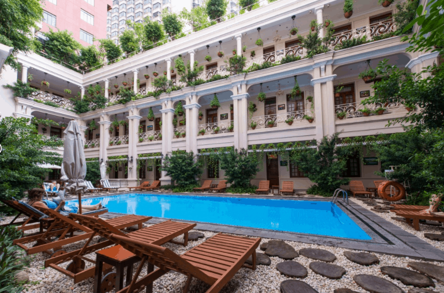 Khu há» bÆ¡i ngoÃ i trá»i táº¡i khÃ¡ch sáº¡n Grand SaiGon