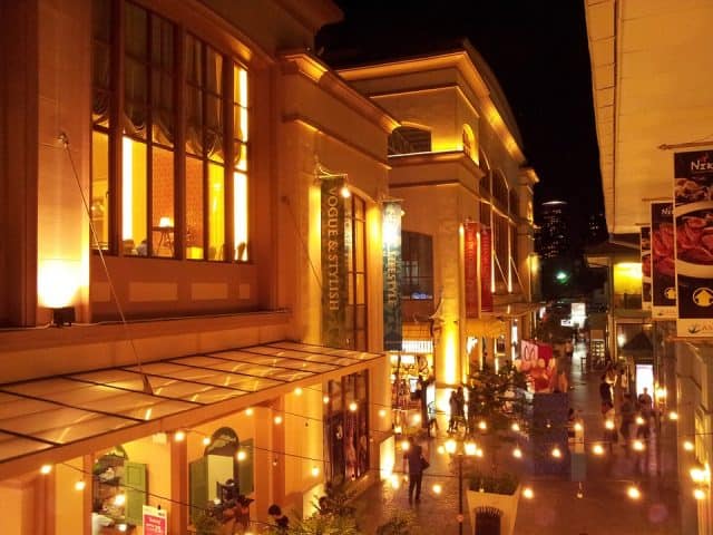 Vẻ đẹp huyền ảo của khu chợ đêm (Ảnh ST)