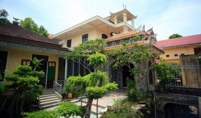 Rất nhiều cây xanh được đặt trong khuôn viên Đan viện (Ảnh ST)