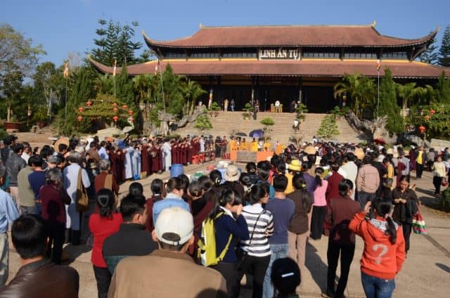 Lễ Thượng Nguyên diễn ra hàng năm tại Linh Ẩn Tự (Ảnh ST)