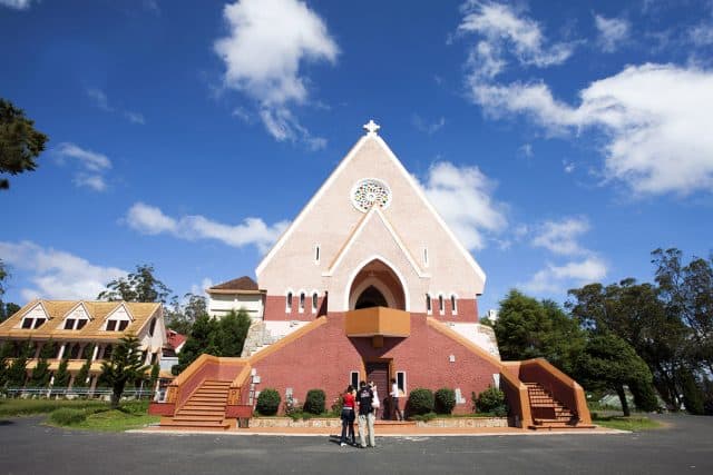 Mặt chính của nhà thờ (Ảnh: ST)