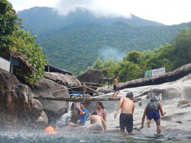 Thiên đường dã ngoại vào mà hè ở Suối Voi Huế