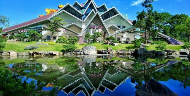 Nhà mái với 132 mái tượng trưng 132 lá phong (Ảnh: ST)