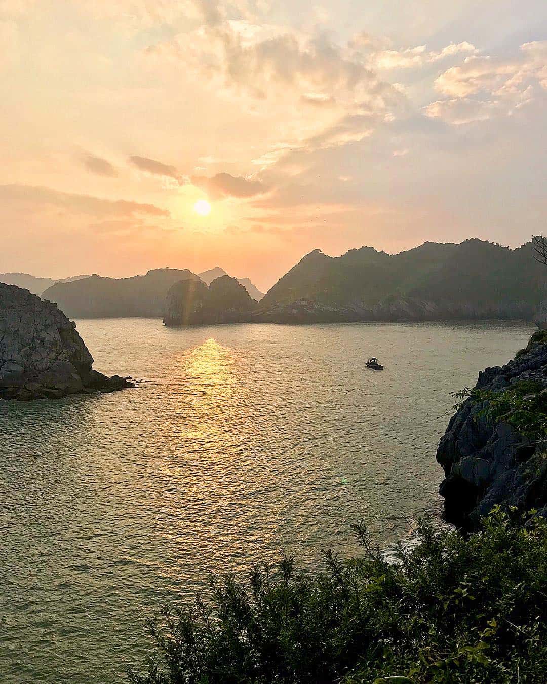 Bãi tắm Cát Cò Cát Bà