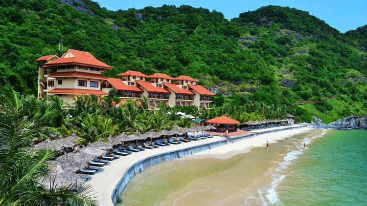 Bãi tắm Cát Cò Cát Bà