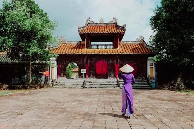 Vẻ đẹp cổ kính trầm mặc tại lăng (Ảnh ST)