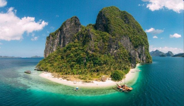 Hòn đảo có hình dáng độc đáo (Ảnh: ST)