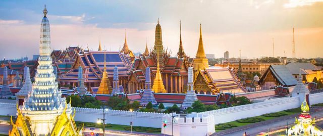 Dãy hành lang dài hơn 1 km xung quanh chùa Phật Ngọc (Ảnh ST)