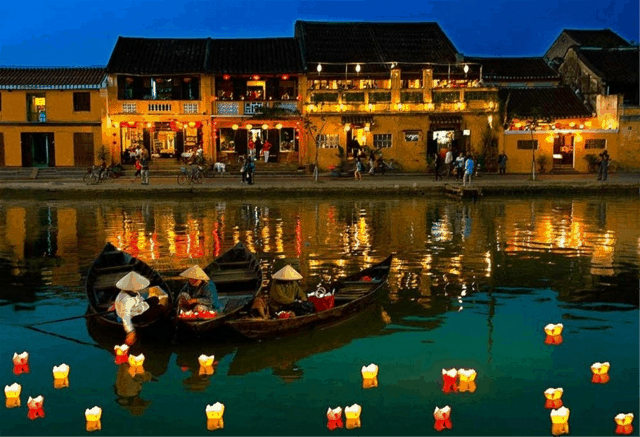 Hội An lung linh khi về đêm (Ảnh ST)