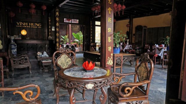 Khách sạn Vĩnh Hưng nằm trong khu phố cổ (Ảnh ST)