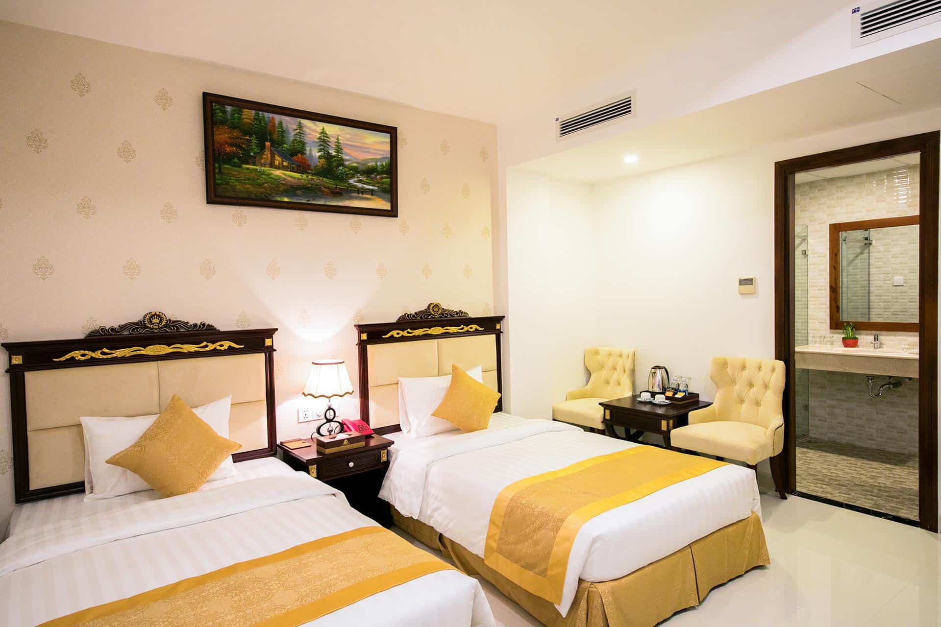 Le Saigon tự làm mới mình khi chọn tông màu vàng - trắng lạ mắt làm tông màu chủ đạo
