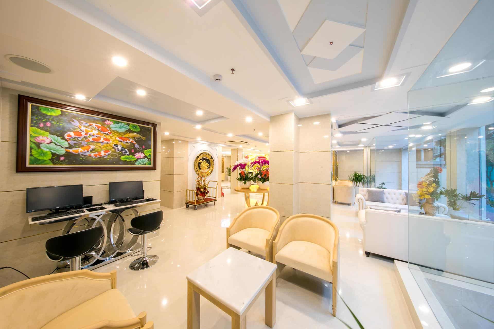 Khu vực tiền sảnh đầy đủ tiện nghi chẳng khác nào một phòng khách tại gia!