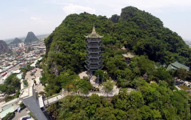 Ngũ hành sơn nhìn từ trên cao (Ảnh: ST)