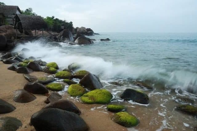 Thiên nhiên hoang sơ ở Rạn Nam Ô (Ảnh: ST)