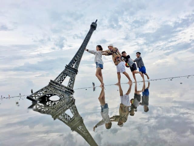 "Cực hot" với Sky Mirror ở Malaysia - Gương mặt trời khổng lồ