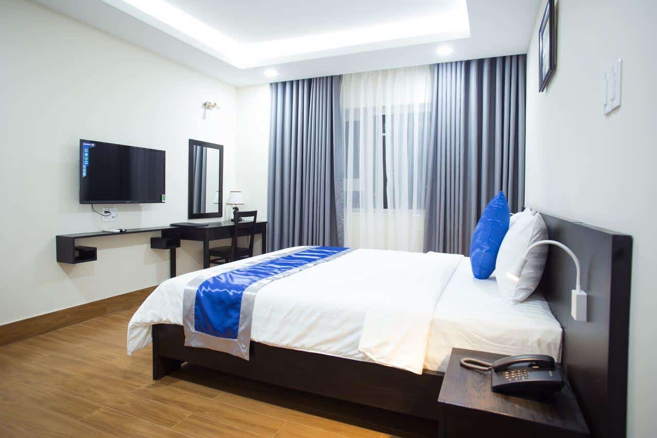 Solex Hotel có cách bài trí đơn giản nhưng vẫn tạo điểm nhấn ở sắc xanh dịu mát