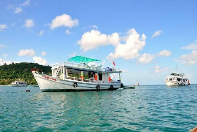 Tàu ra đảo Mắt Rồng