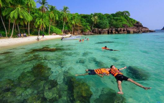 tắm biển tại Rạch Vẹm
