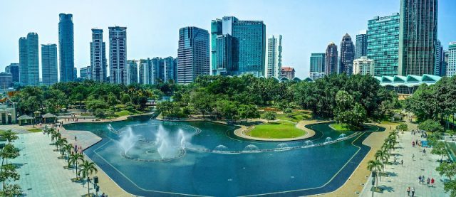 Khám phá tòa tháp đôi Malaysia cao chọc trời - Petronas Twin Towers
