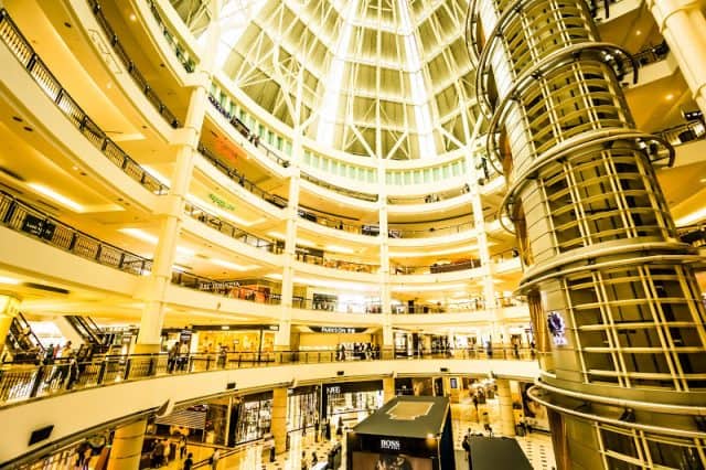 Khám phá tòa tháp đôi Malaysia cao chọc trời - Petronas Twin Towers
