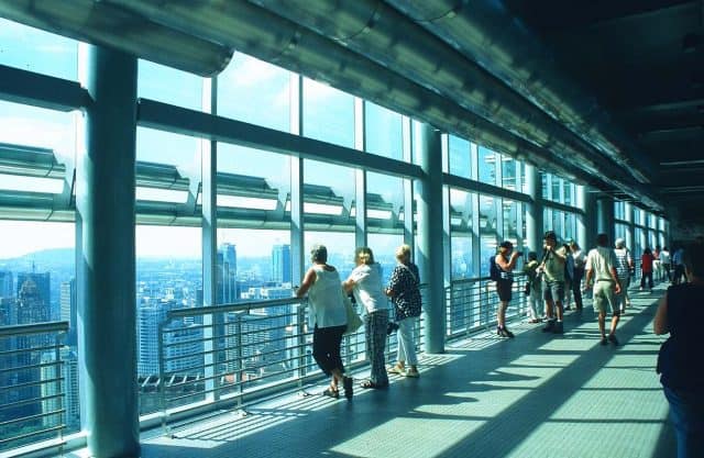 Khám phá tòa tháp đôi Malaysia cao chọc trời - Petronas Twin Towers