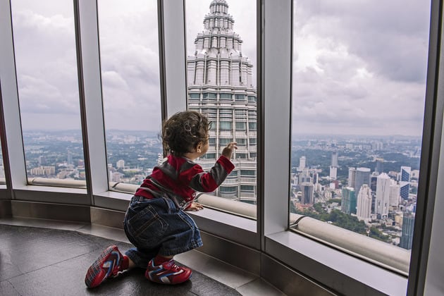 Khám phá tòa tháp đôi Malaysia cao chọc trời - Petronas Twin Towers