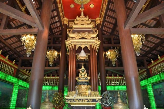 Tượng Phật Ngọc linh thiêng trong chùa (Ảnh ST)