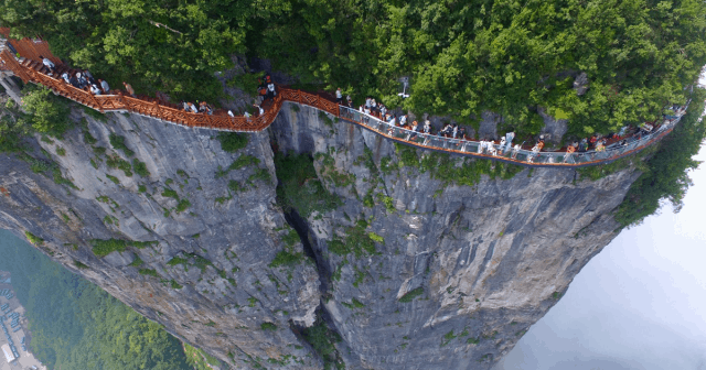Skywalk - công trình kiến trúc đáng tự hào của Trung Quốc (ảnh ST) Skywalk - công trình kiến trúc đáng tự hào của Trung Quốc (ảnh ST)
