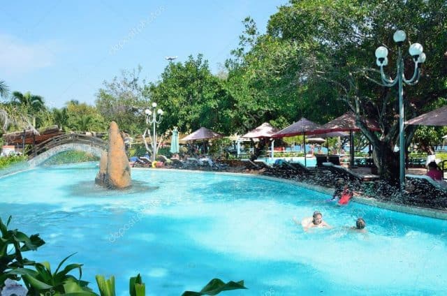 Central Park Nha Trang - Hồ bơi trên biển lớn nhất thành phố