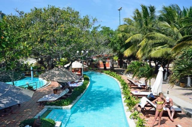 Central Park Nha Trang - Hồ bơi trên biển lớn nhất thành phố