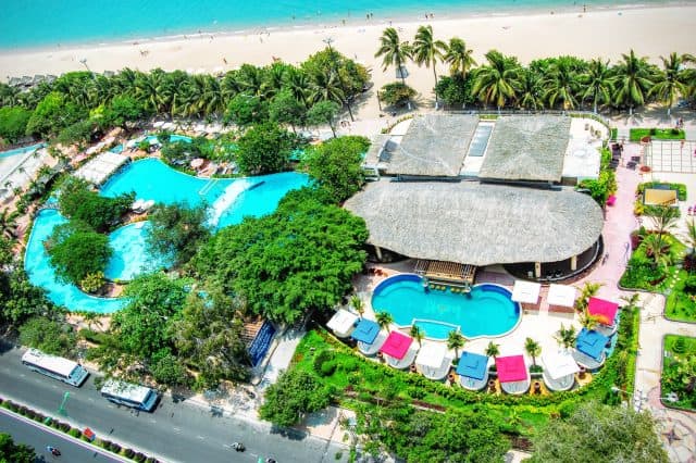 Central Park Nha Trang - Hồ bơi trên biển lớn nhất thành phố