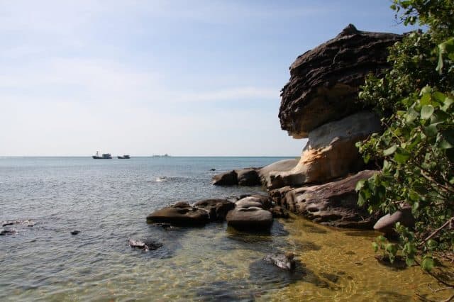 Gành đá lớn gành đá nhỏ (ảnh ST)