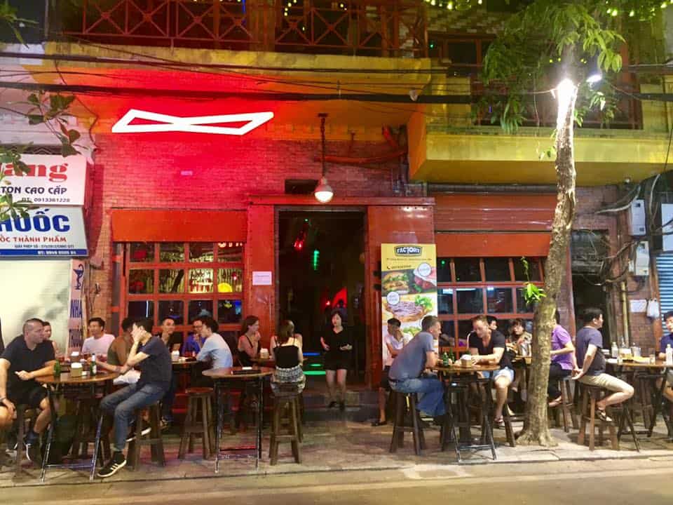 các quán bar bình dân ở Hà Nội
