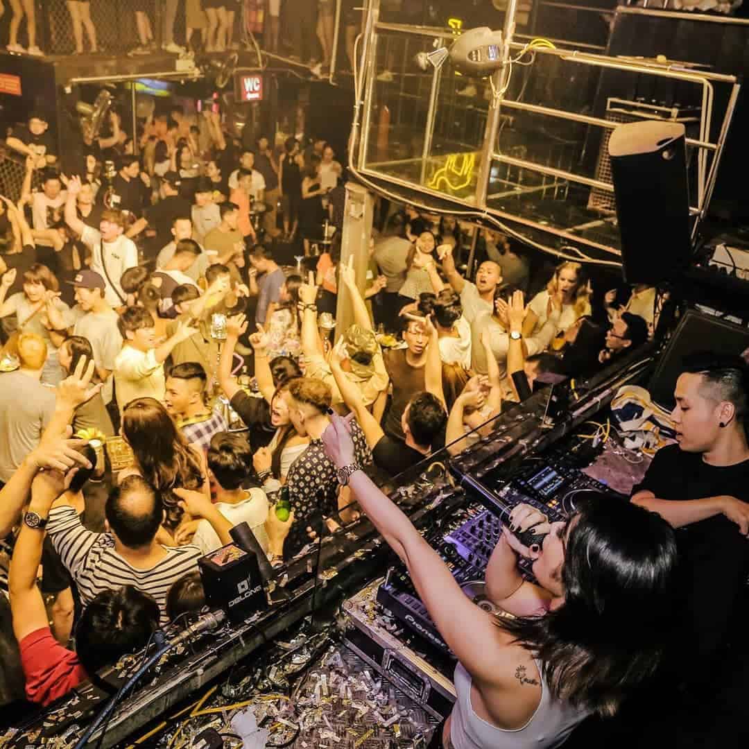 các quán bar bình dân ở Hà Nội