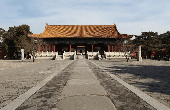 Trường Lăng nhìn từ xa (ảnh ST)