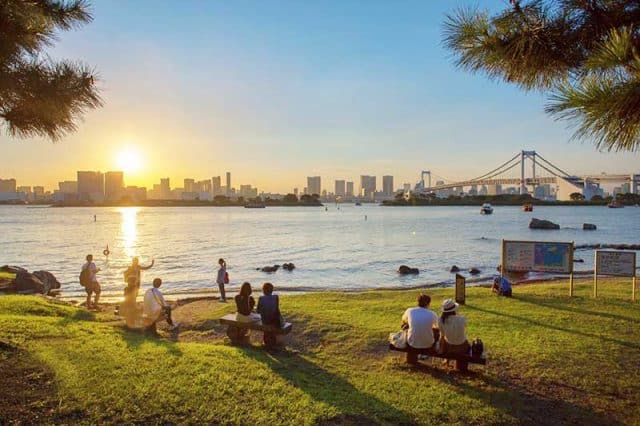 Công viên bờ biển nhân tạo
